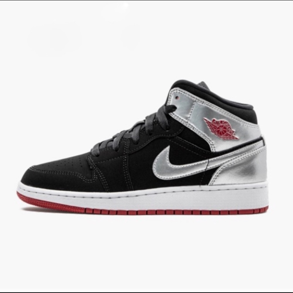 Boys Air Jordan’s 1 mid